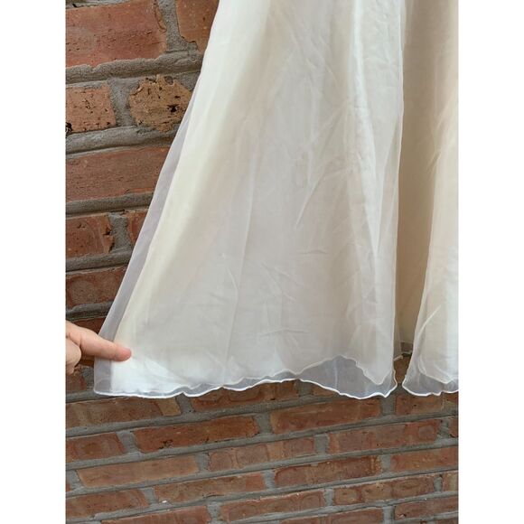 Elegant Cream Lace Chemise - Picture 2 of 7